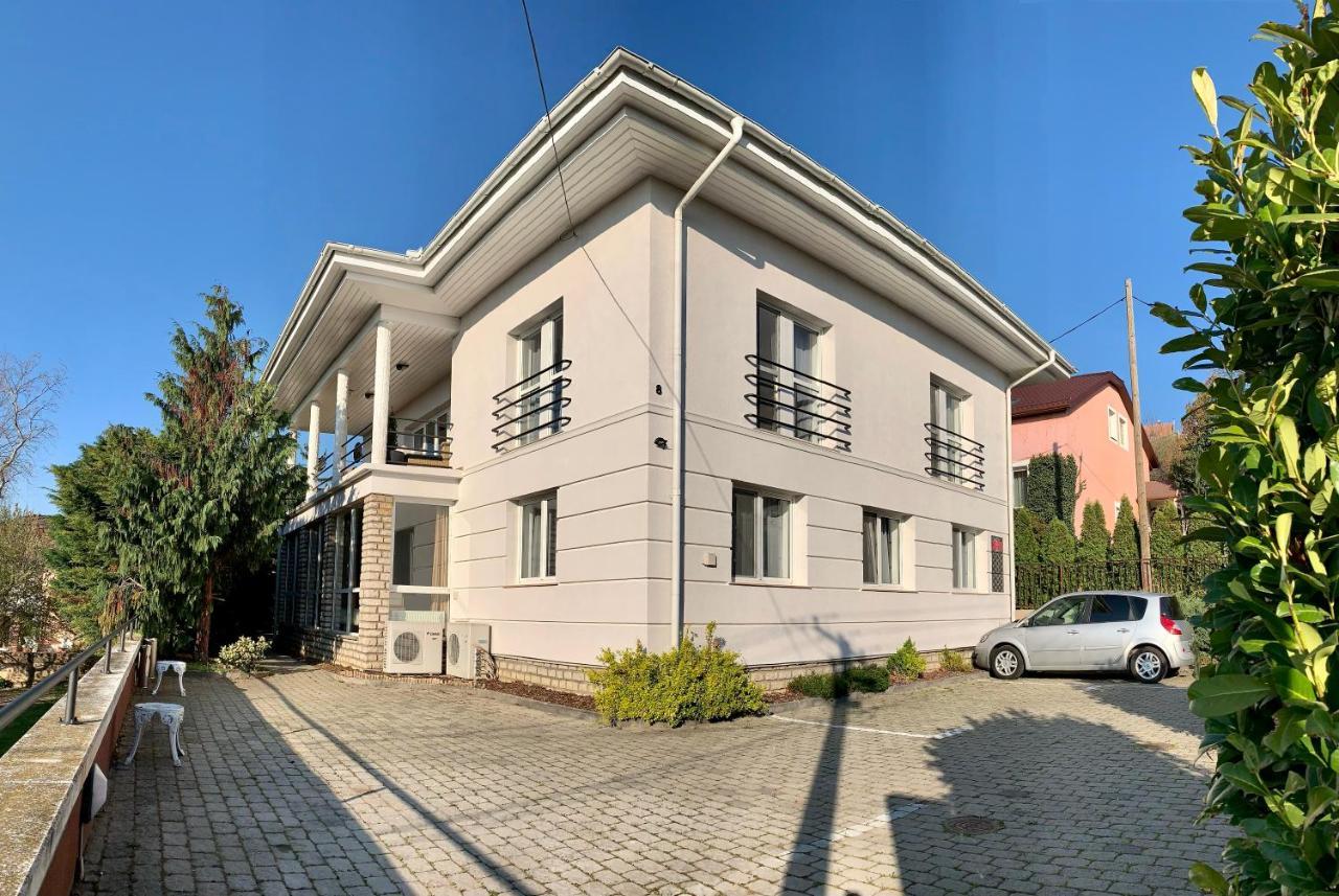 KOI Apartman Balatonalmadi Bagian luar foto