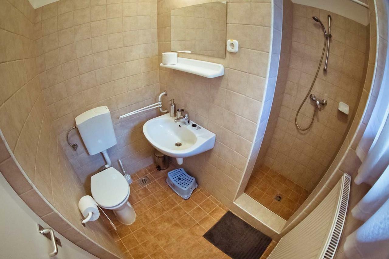 KOI Apartman Balatonalmadi Bagian luar foto
